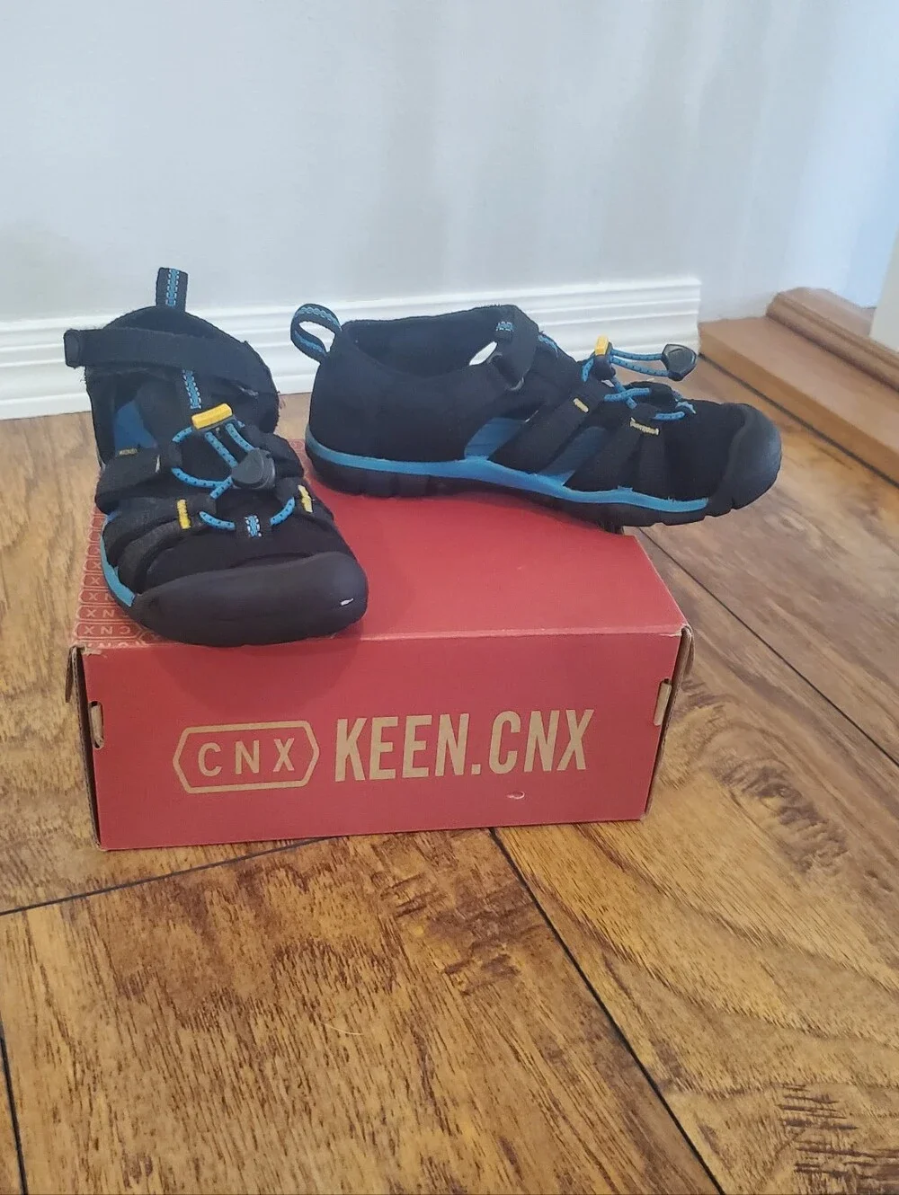 KEEN Seacamp II CNX Kids Size 13 Black Blue Water Hiking Sandals